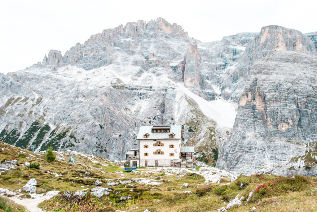 Zsigmondyhütte-Dolomiten Blick auf die Zsigmondyhütte