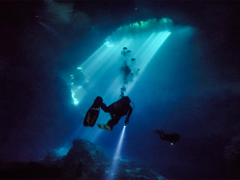 Cenote Pit Mexiko