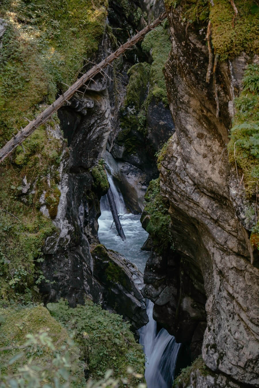2024-Zillertal-Hintertux-Wasserfall-4 Wasserfälle, Schluchten und Gumpen