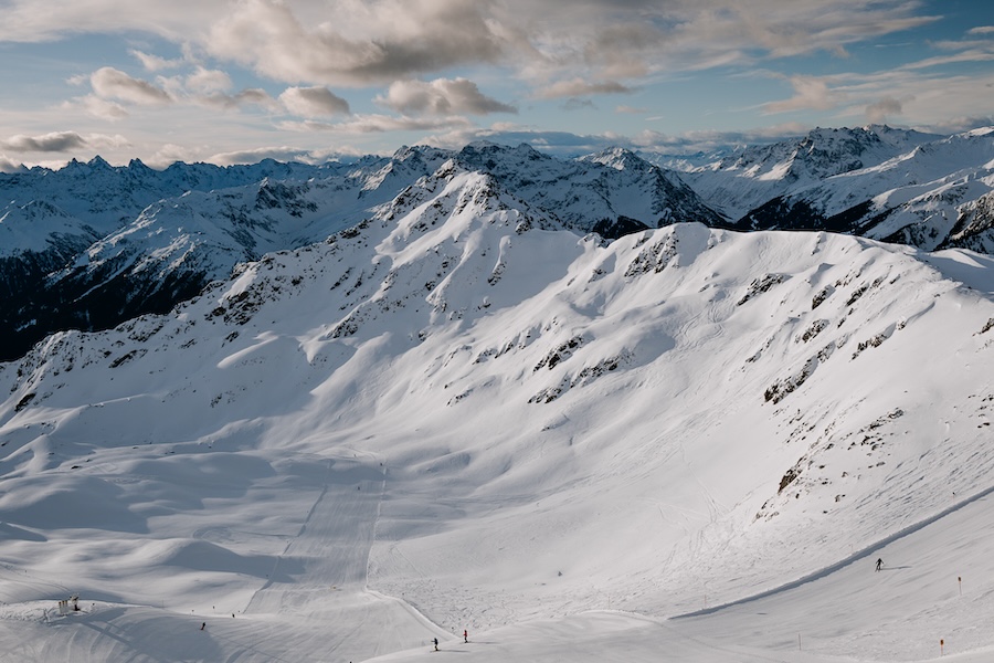 2025-Silvretta-Montafon-Hochjoch Blick von der Bergstation der Panoramabahn auf die Zamangspitze